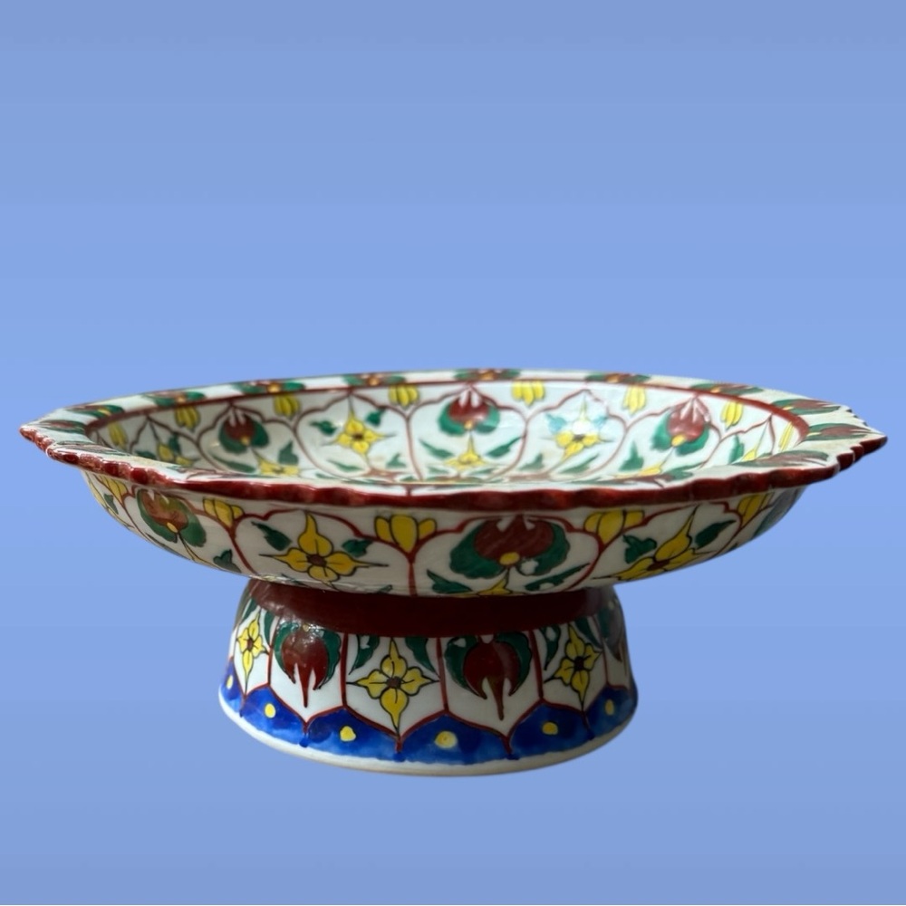 Thai Vintage Collectible Hand-Painted Porcelain Bencharong Stem Cup - Picture 4 of 15